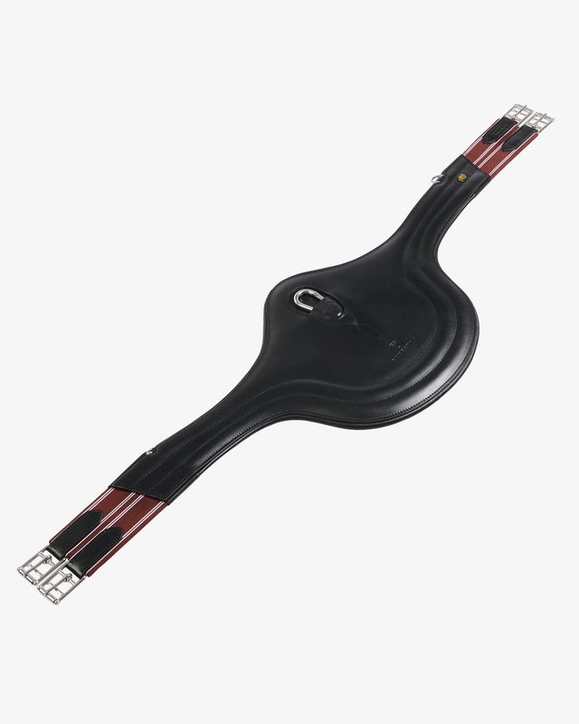 Jumping girth in leather with protectors