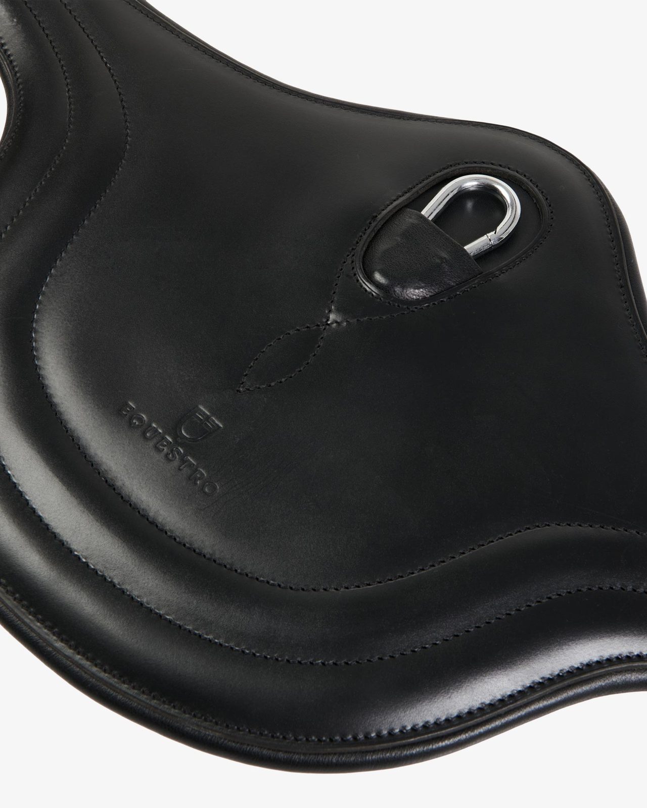 Jumping girth in leather with protectors