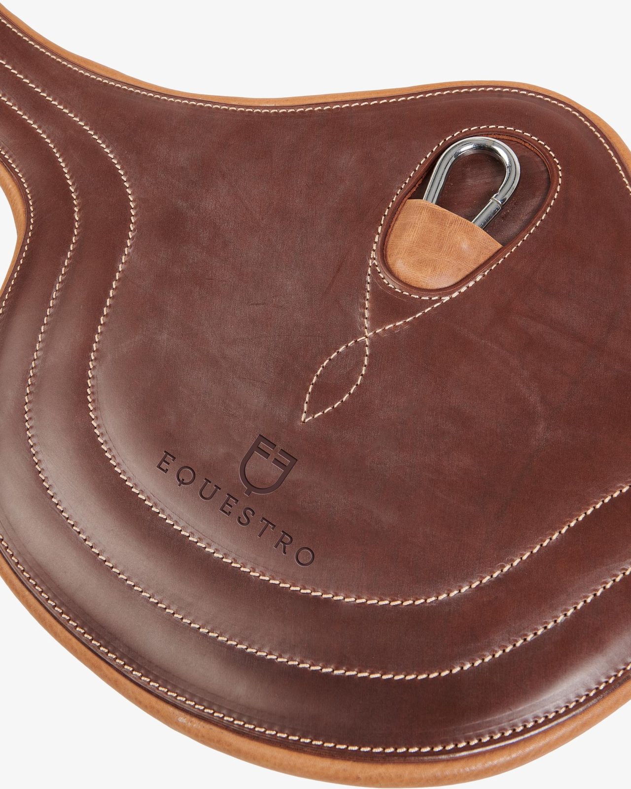 Jumping girth in leather with protectors