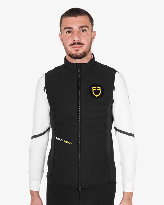 Smanicato uomo slim fit in tessuto tecnico