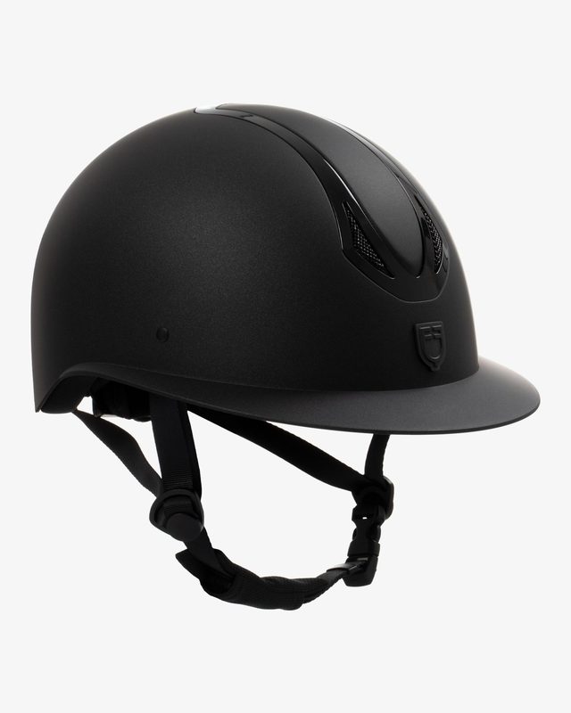Women's wide visor helmet homologation EN 1384-2023