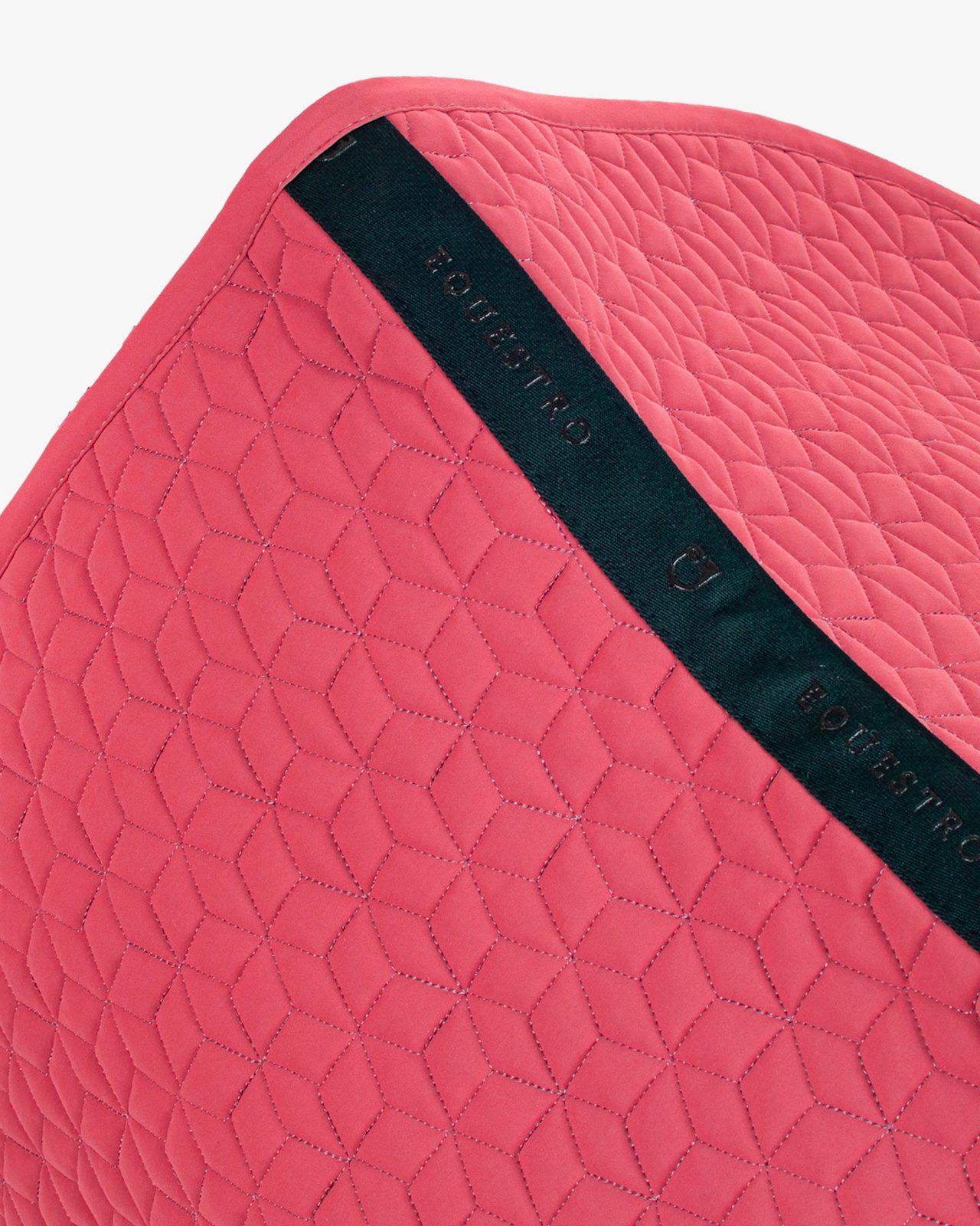 Jumping saddle pad cube quilting