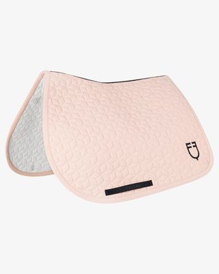 Jumping saddle pad cube quilting