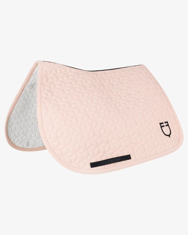 Jumping saddle pad cube quilting