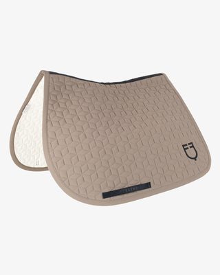 Jumping saddle pad cube quilting