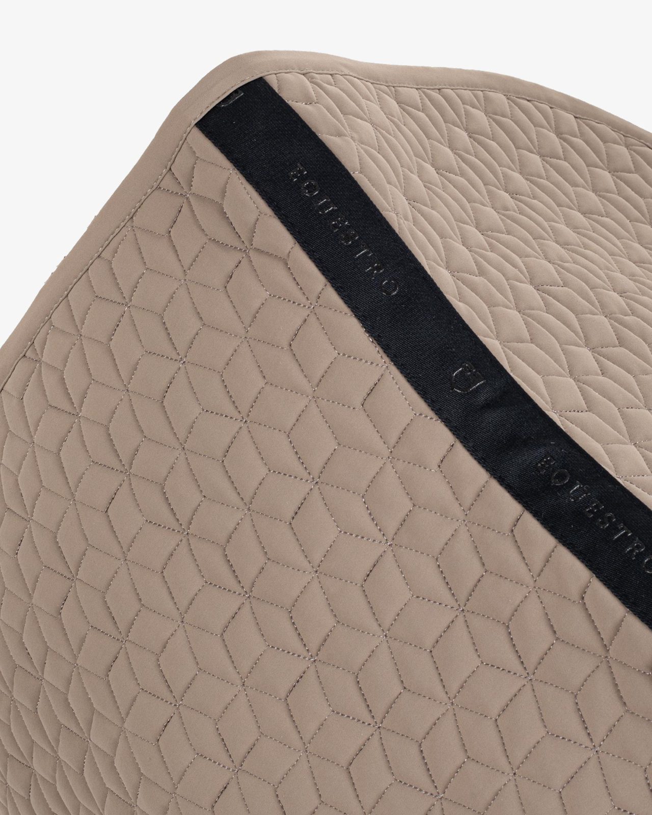 Jumping saddle pad cube quilting