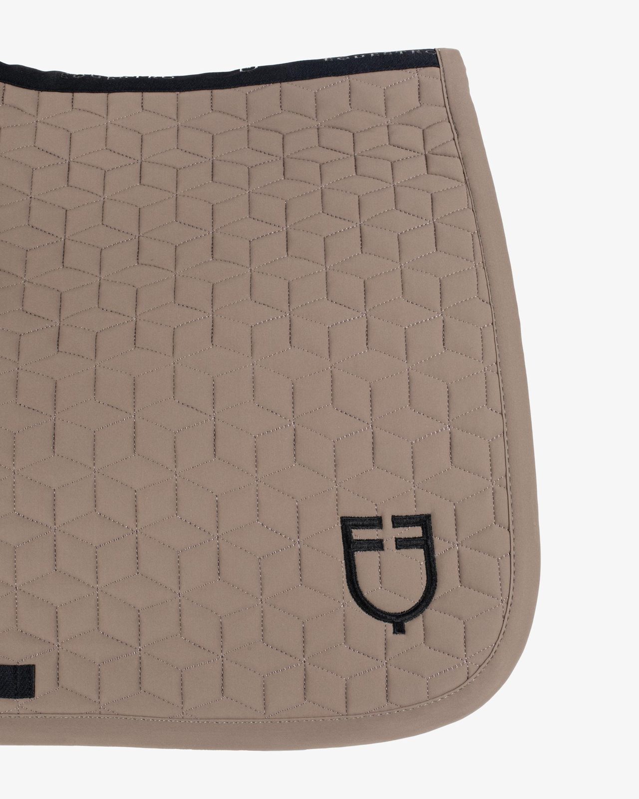 Jumping saddle pad cube quilting