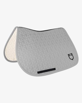 Jumping saddle pad cube quilting