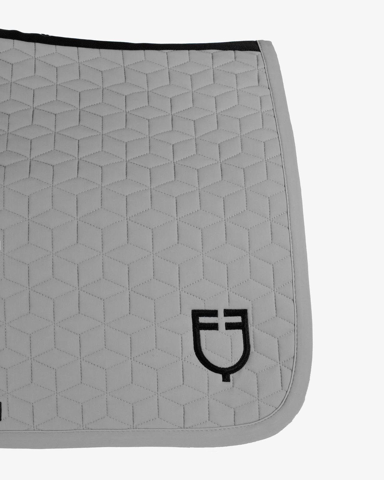 Jumping saddle pad cube quilting