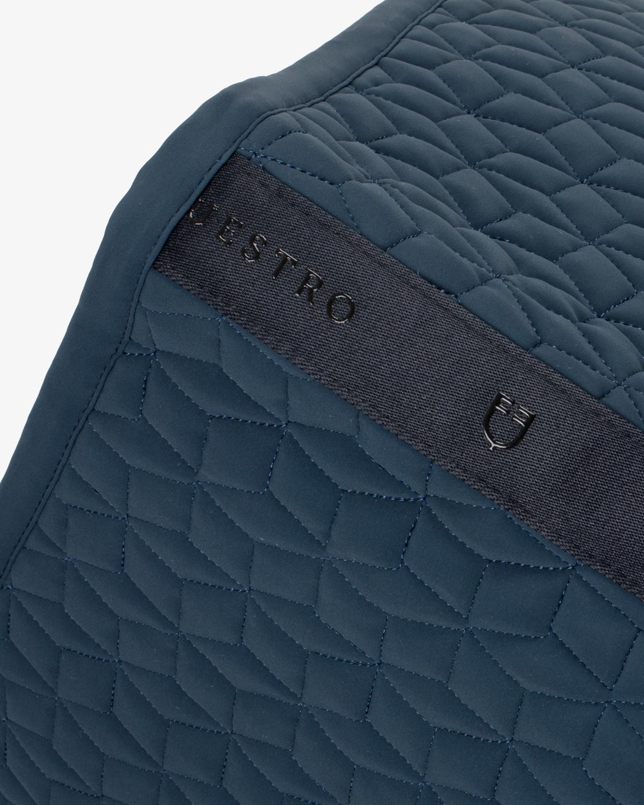 Jumping saddle pad cube quilting