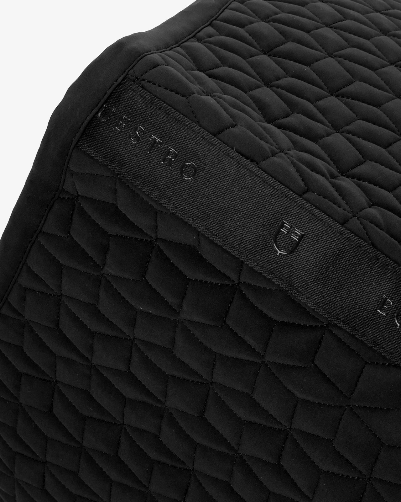 Jumping saddle pad cube quilting