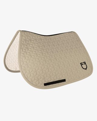 Jumping saddle pad cube quilting