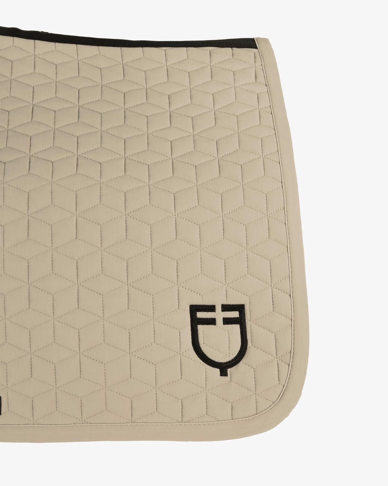 Jumping saddle pad cube quilting
