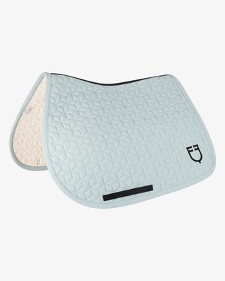 Jumping saddle pad cube quilting
