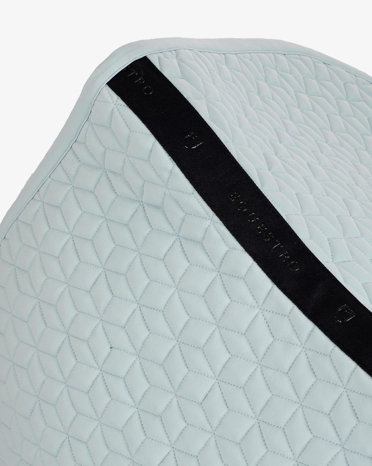Jumping saddle pad cube quilting