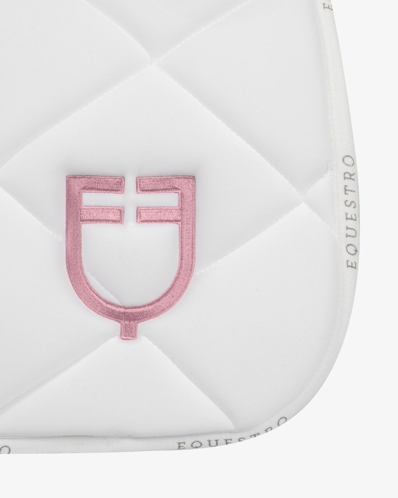Jumping saddle pad with multicolor logo