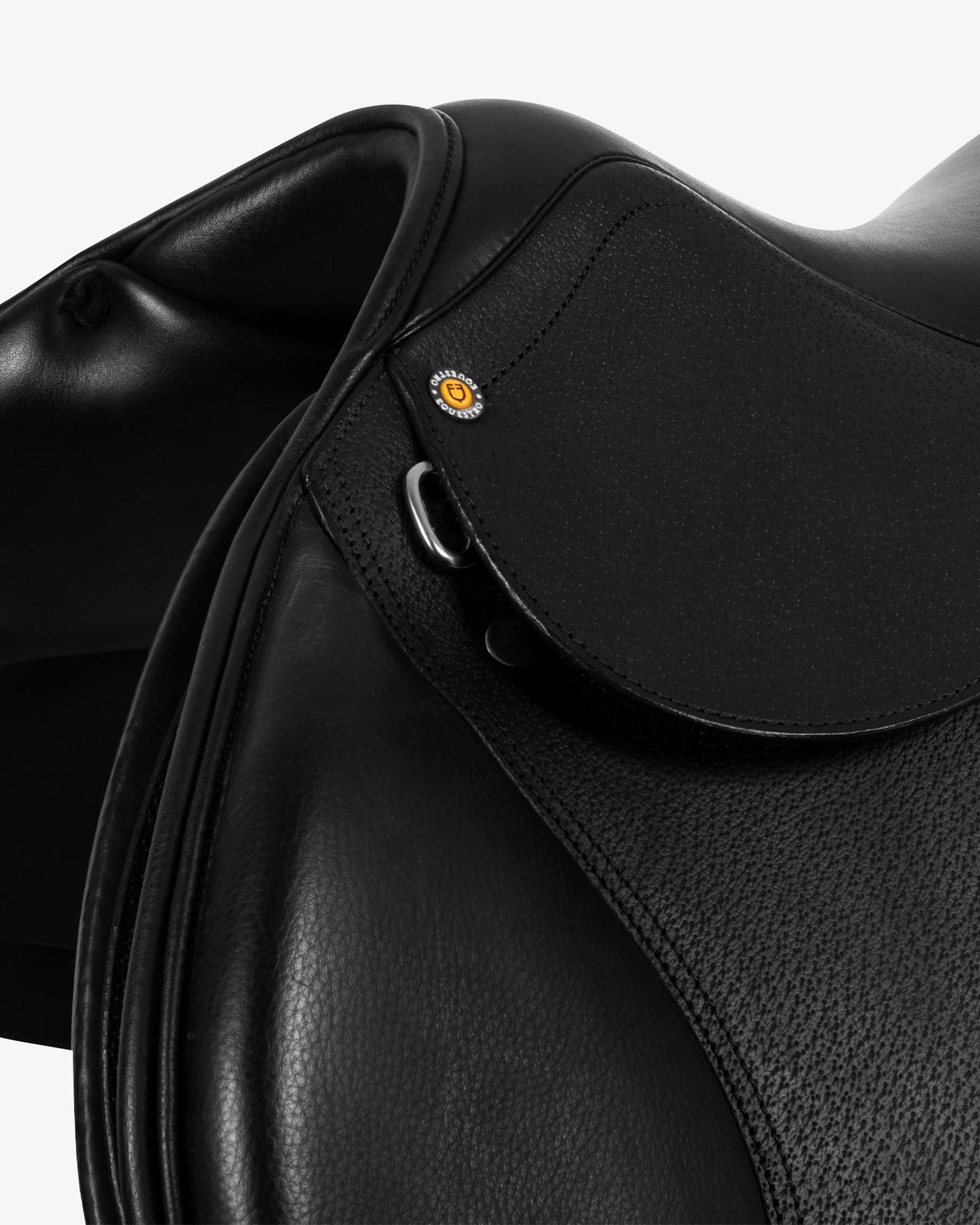 Jumping saddle hammered leather