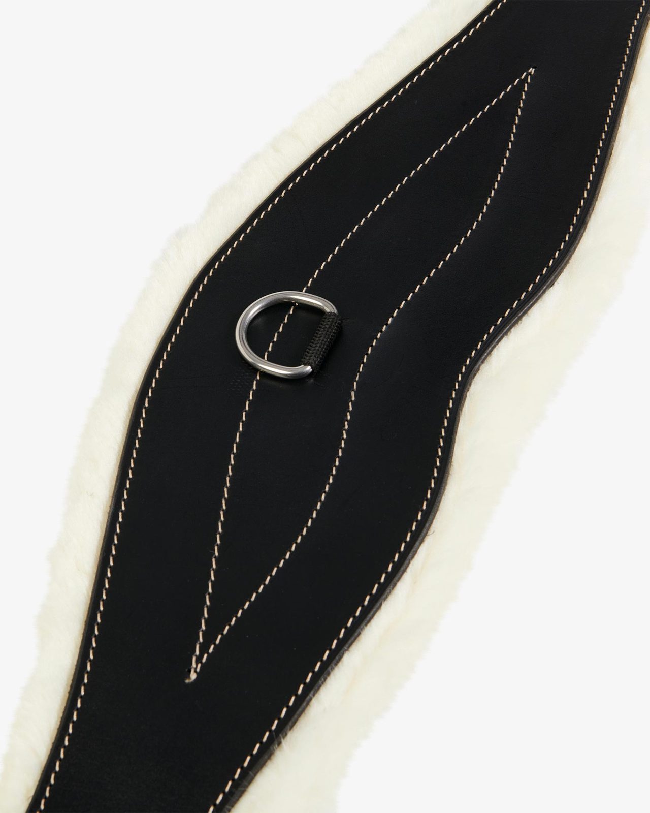 Jumping girth with synthetic lambskin