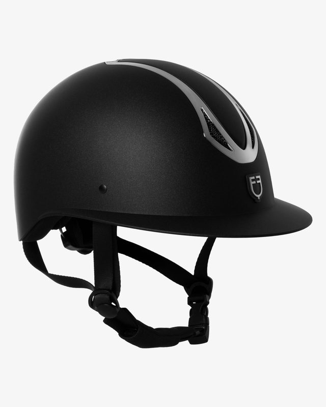 Women's wide visor helmet homologation EN 1384-2023