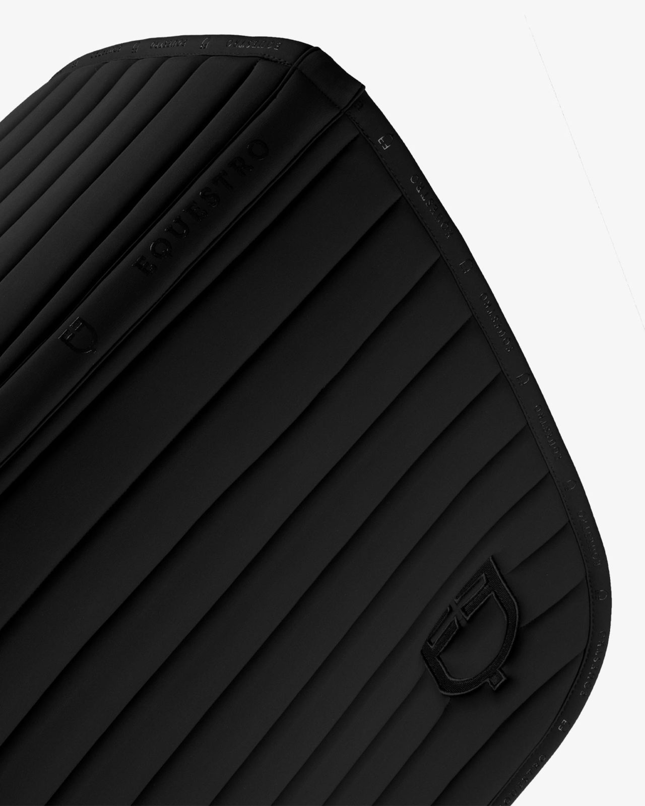 Silica jumping saddle pad