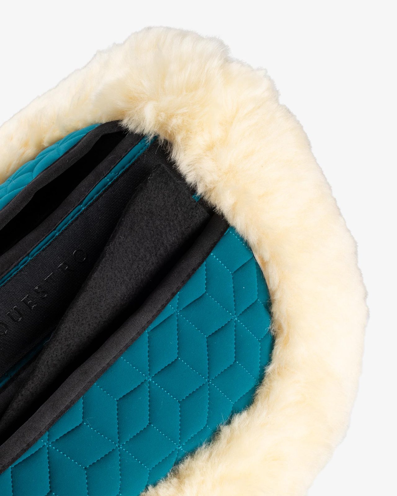 Elastane pad with pockets and sheepskin lining
