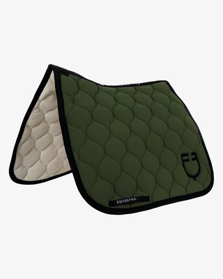 Dressage saddle pad with onion quilting