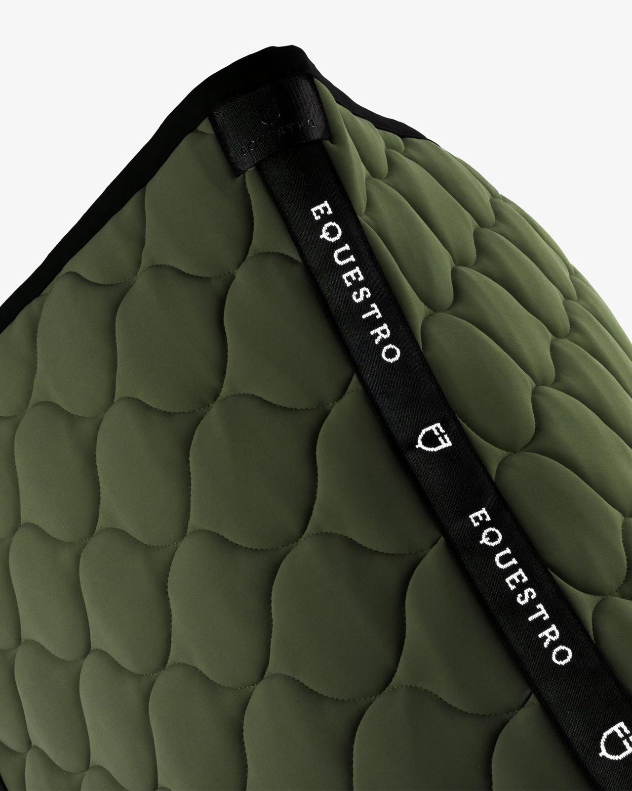 Dressage saddle pad with onion quilting