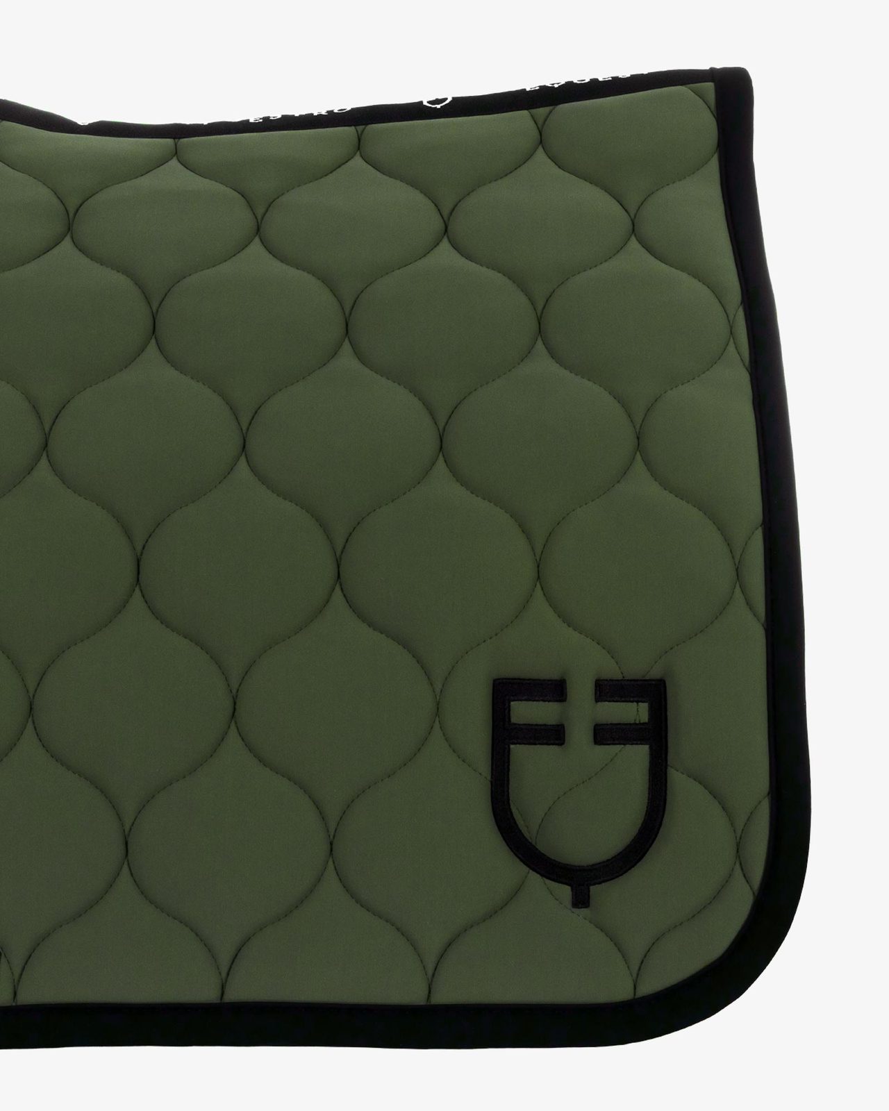Dressage saddle pad with onion quilting