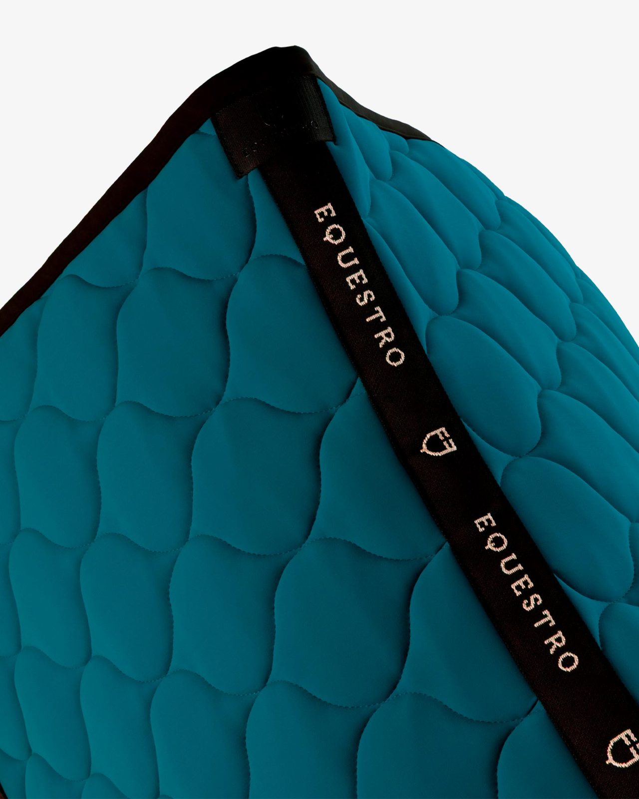 Dressage saddle pad with onion quilting