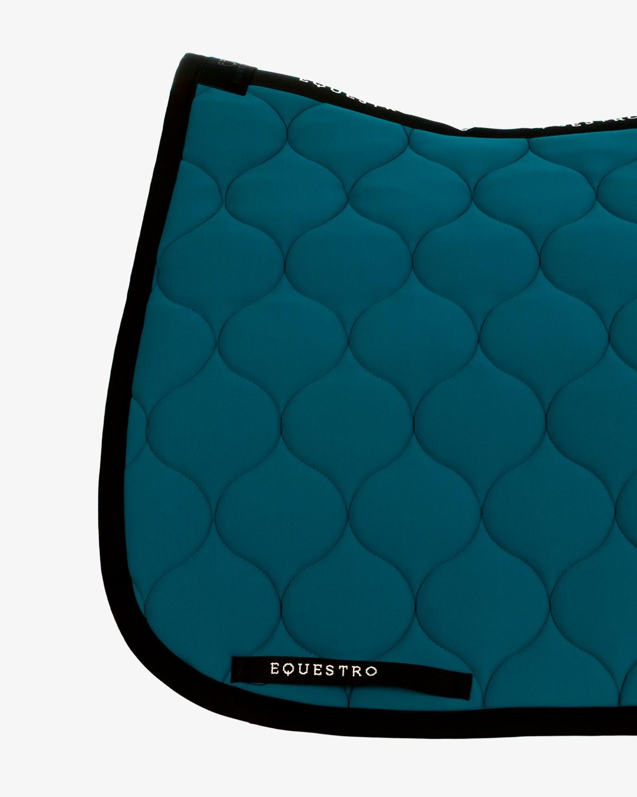 Dressage saddle pad with onion quilting