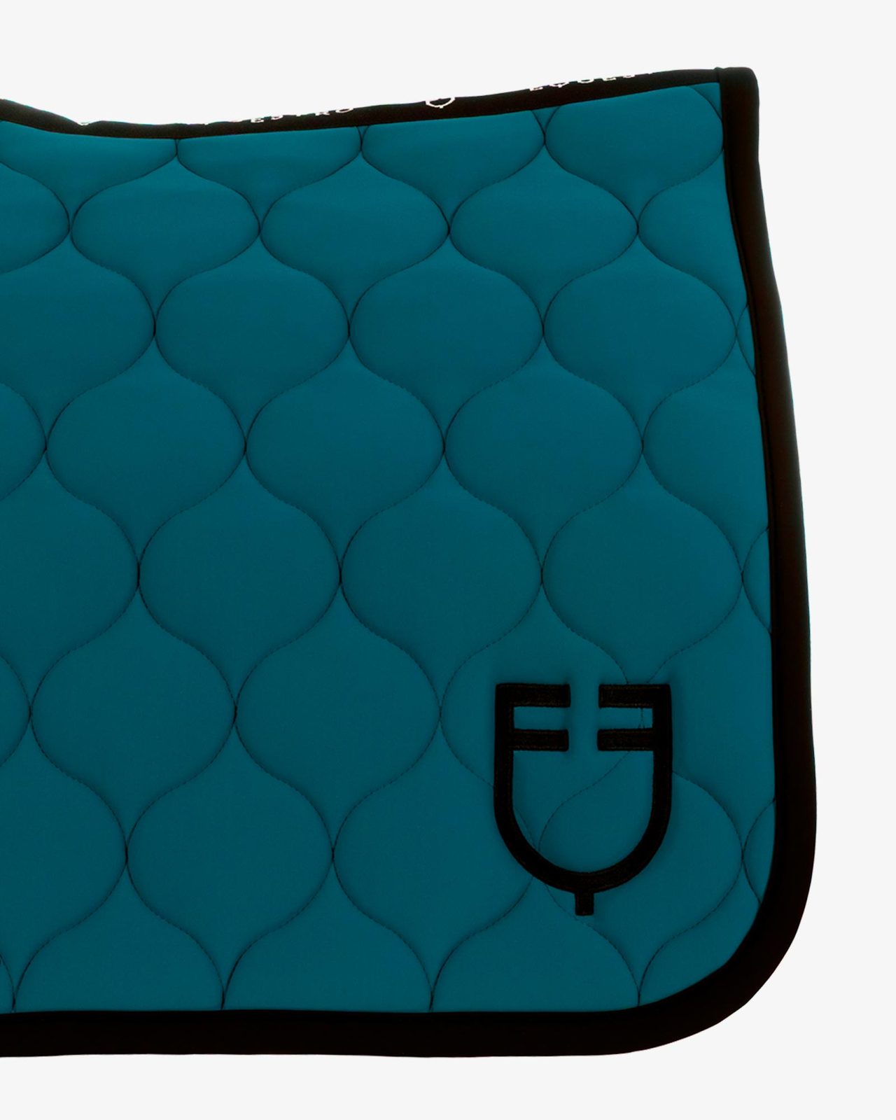 Dressage saddle pad with onion quilting