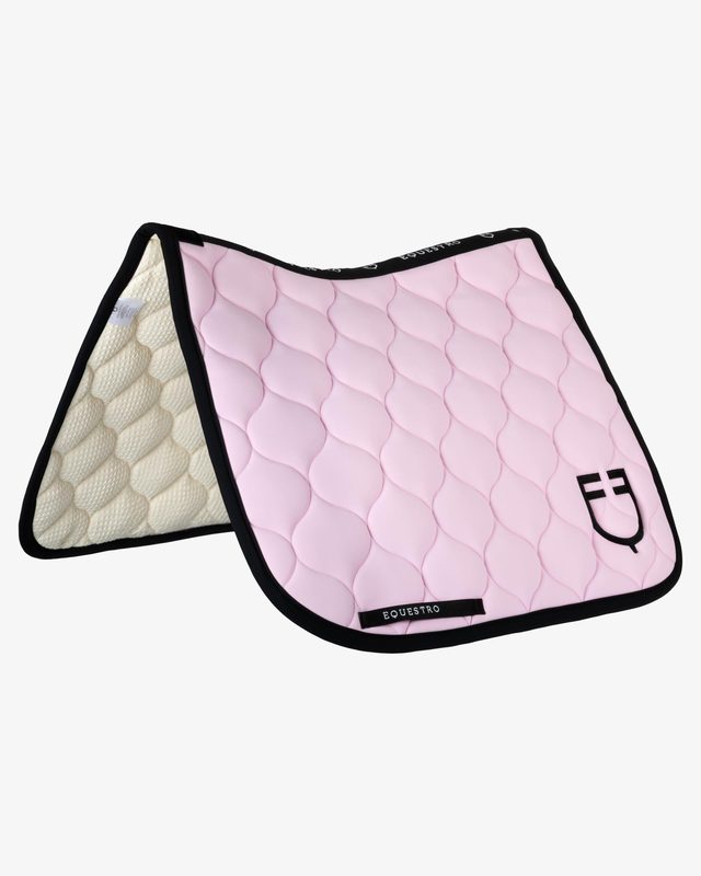 Dressage saddle pad with onion quilting