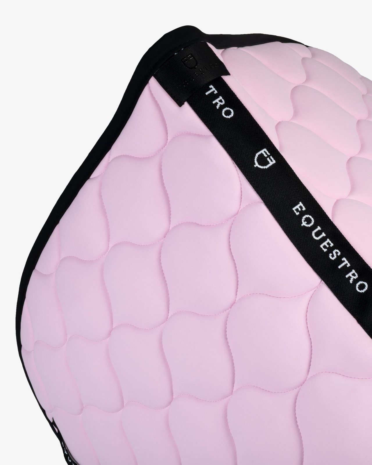 Dressage saddle pad with onion quilting