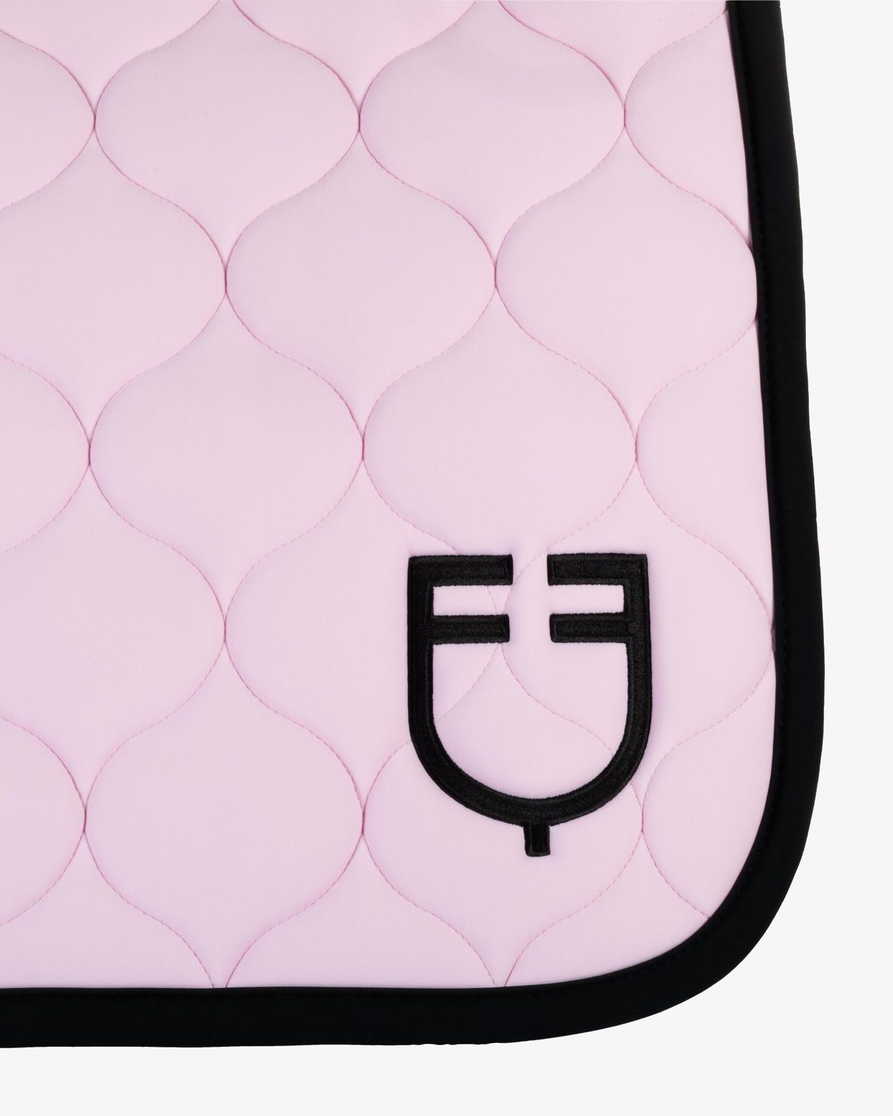 Dressage saddle pad with onion quilting