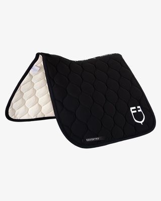 Dressage saddle pad with onion quilting