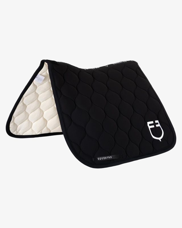 Dressage saddle pad with onion quilting