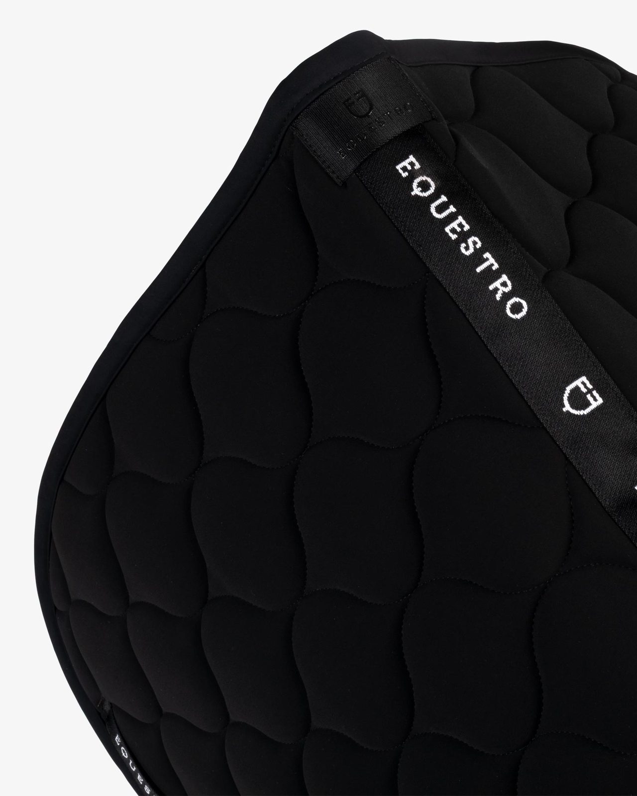 Dressage saddle pad with onion quilting