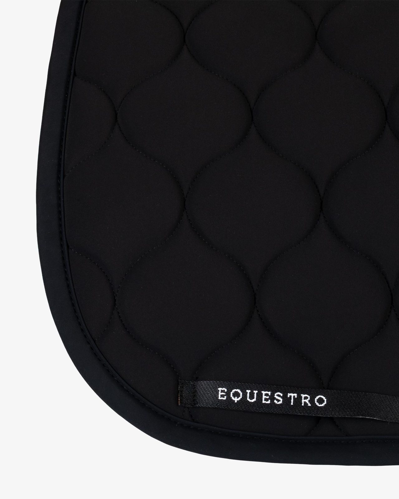 Dressage saddle pad with onion quilting