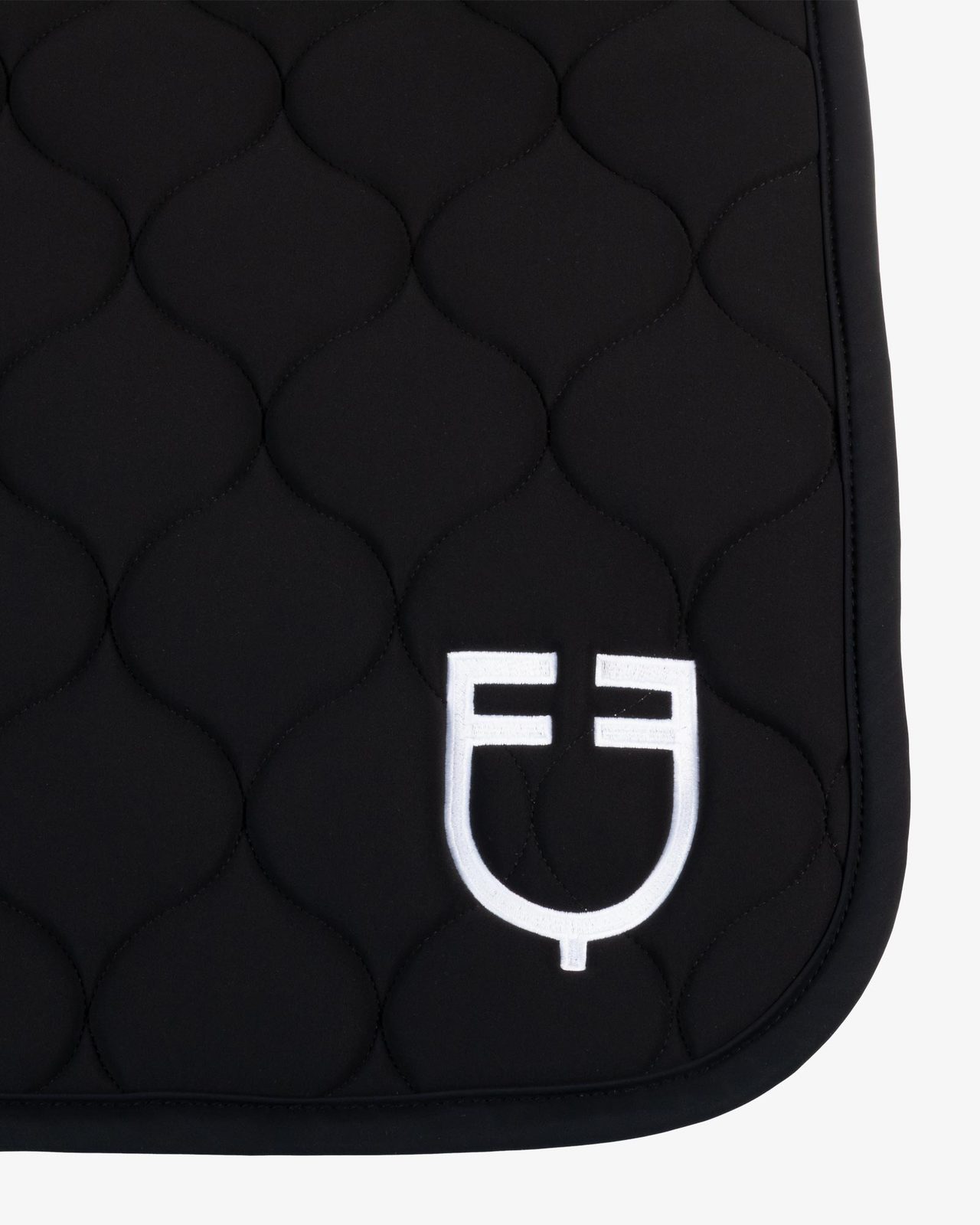 Dressage saddle pad with onion quilting