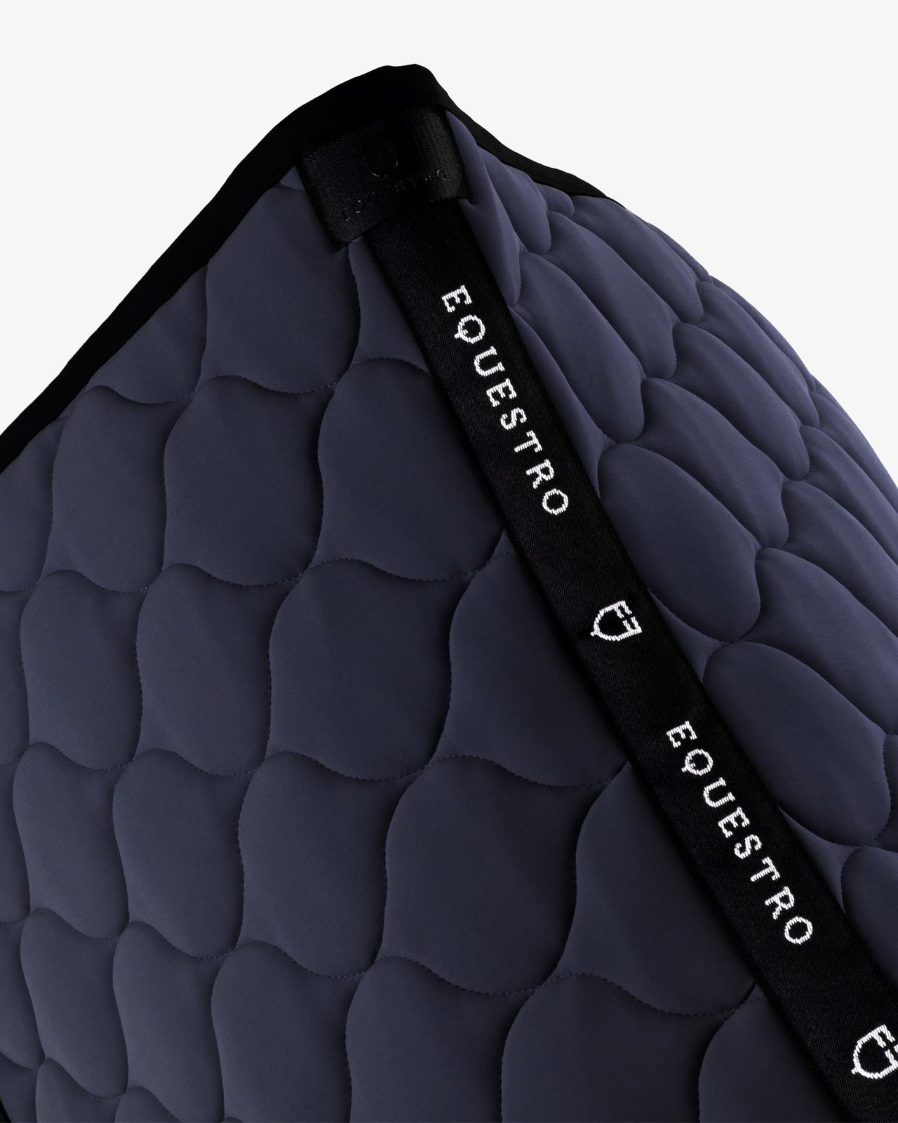 Dressage saddle pad with onion quilting