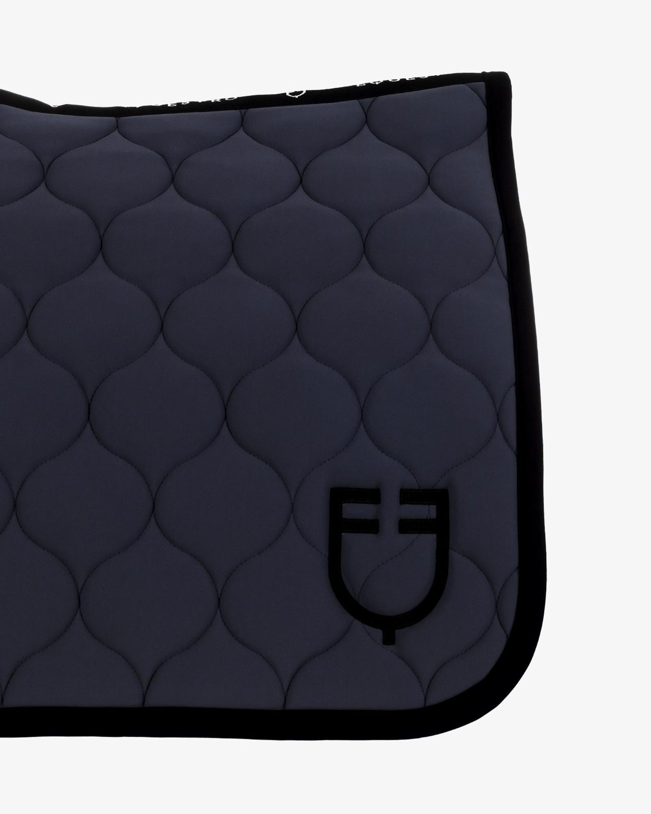 Dressage saddle pad with onion quilting