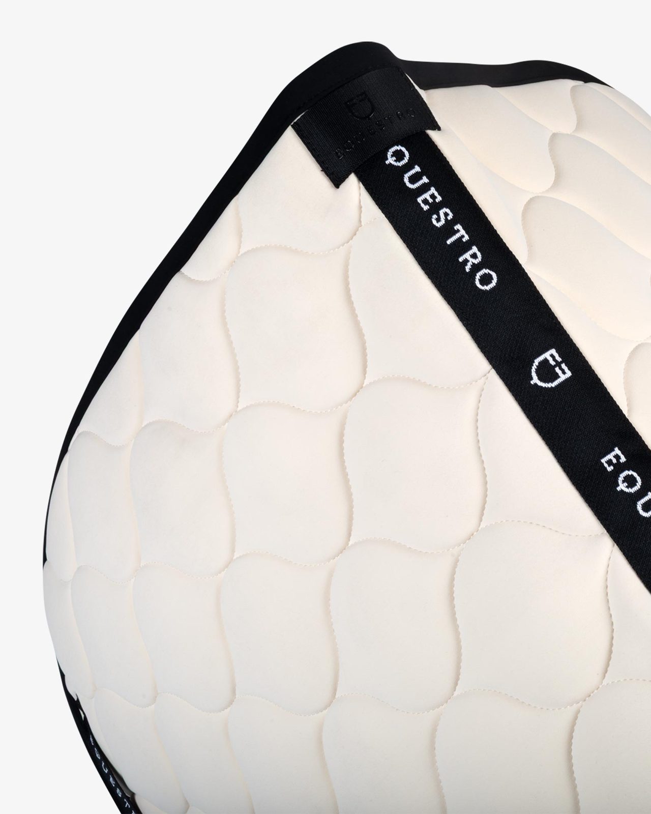 Dressage saddle pad with onion quilting