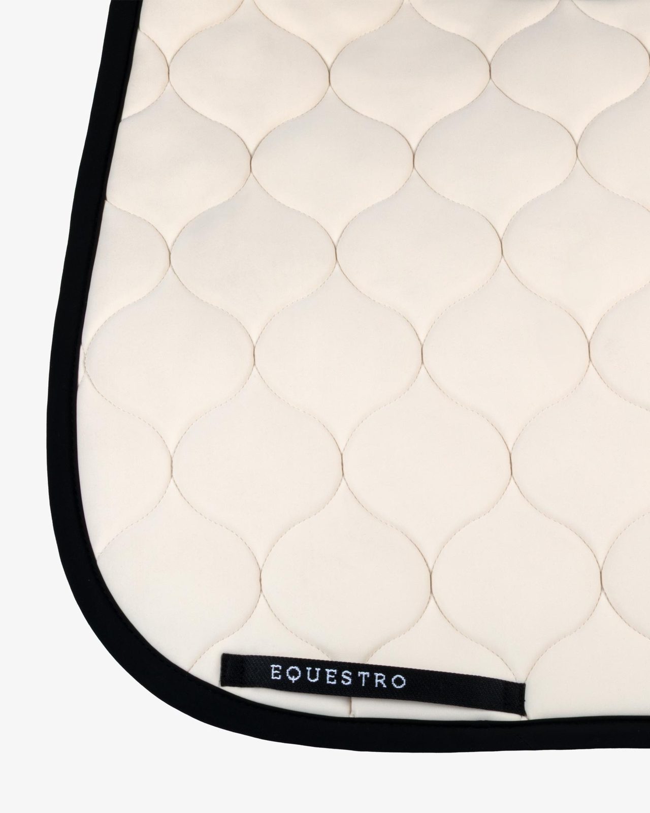 Dressage saddle pad with onion quilting