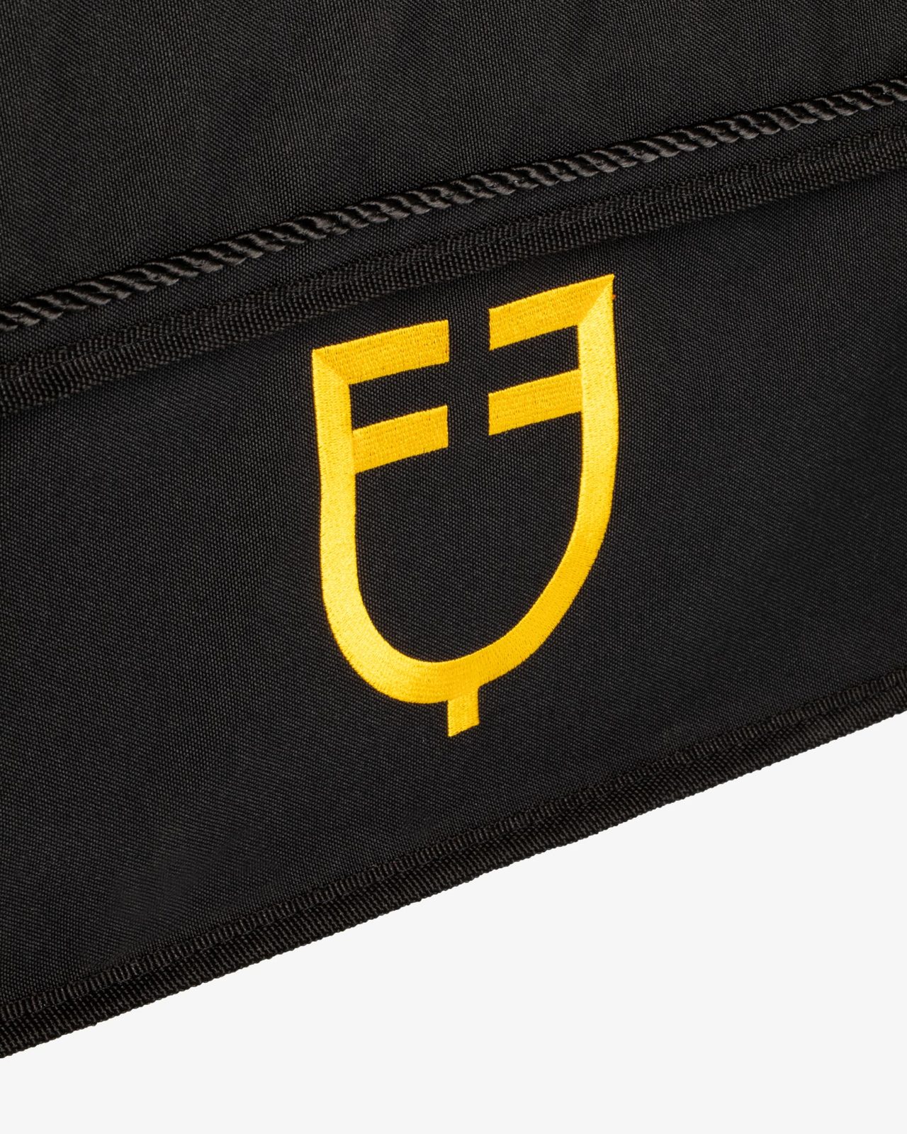 Grooming bag with bar
