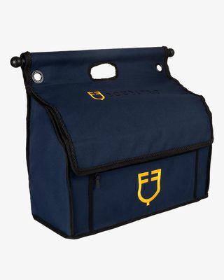 Grooming bag with bar