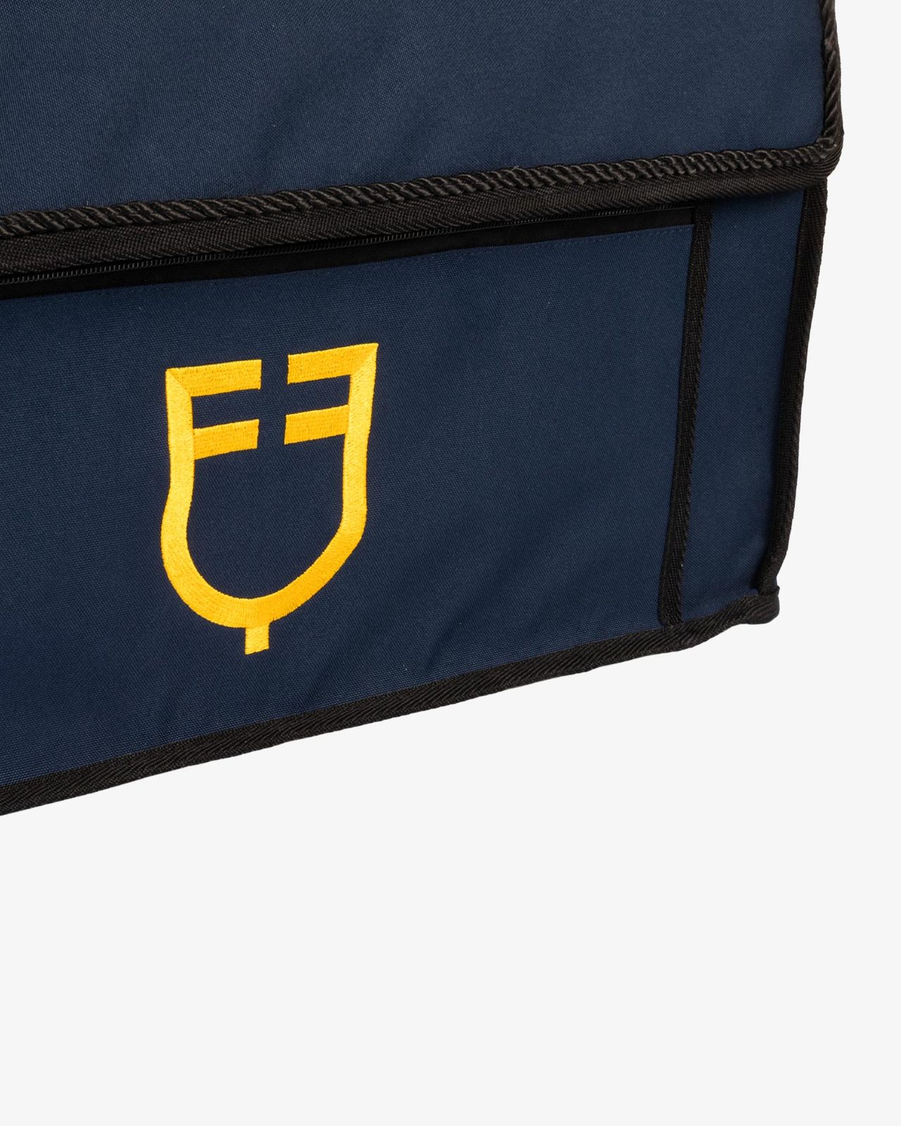 Grooming bag with bar
