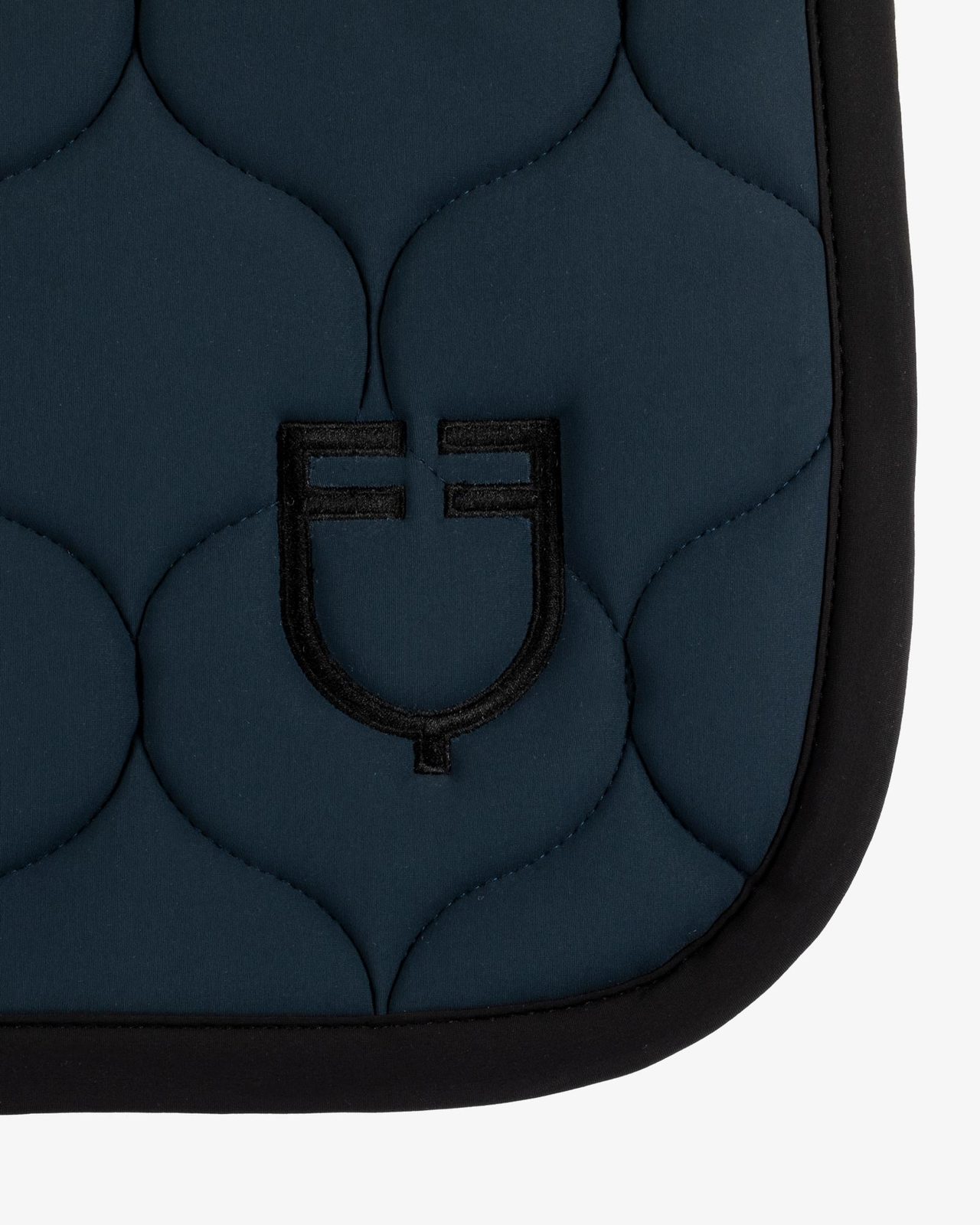 Jumping saddle pad with onion quilting