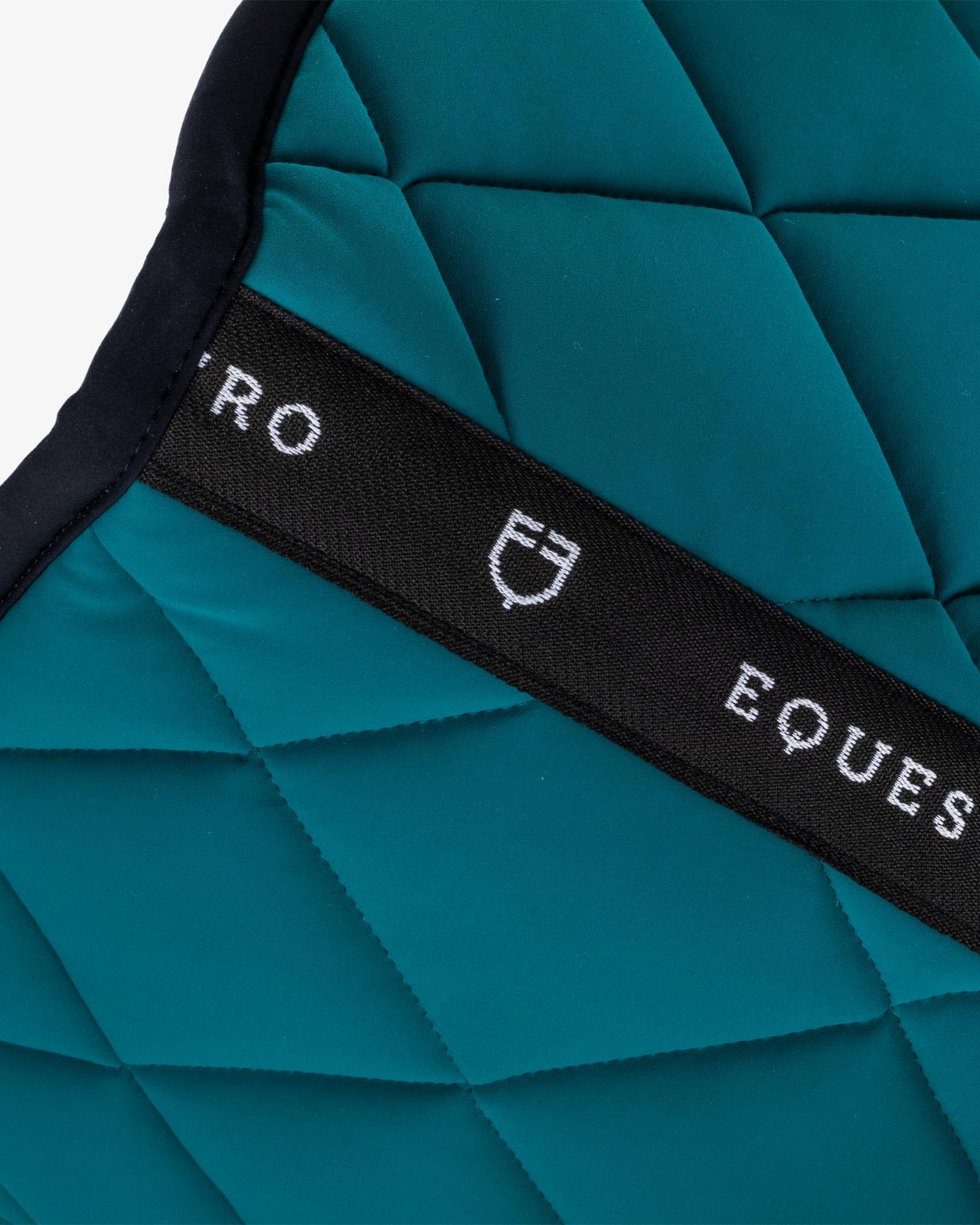 Dressage saddle pad in technical fabric