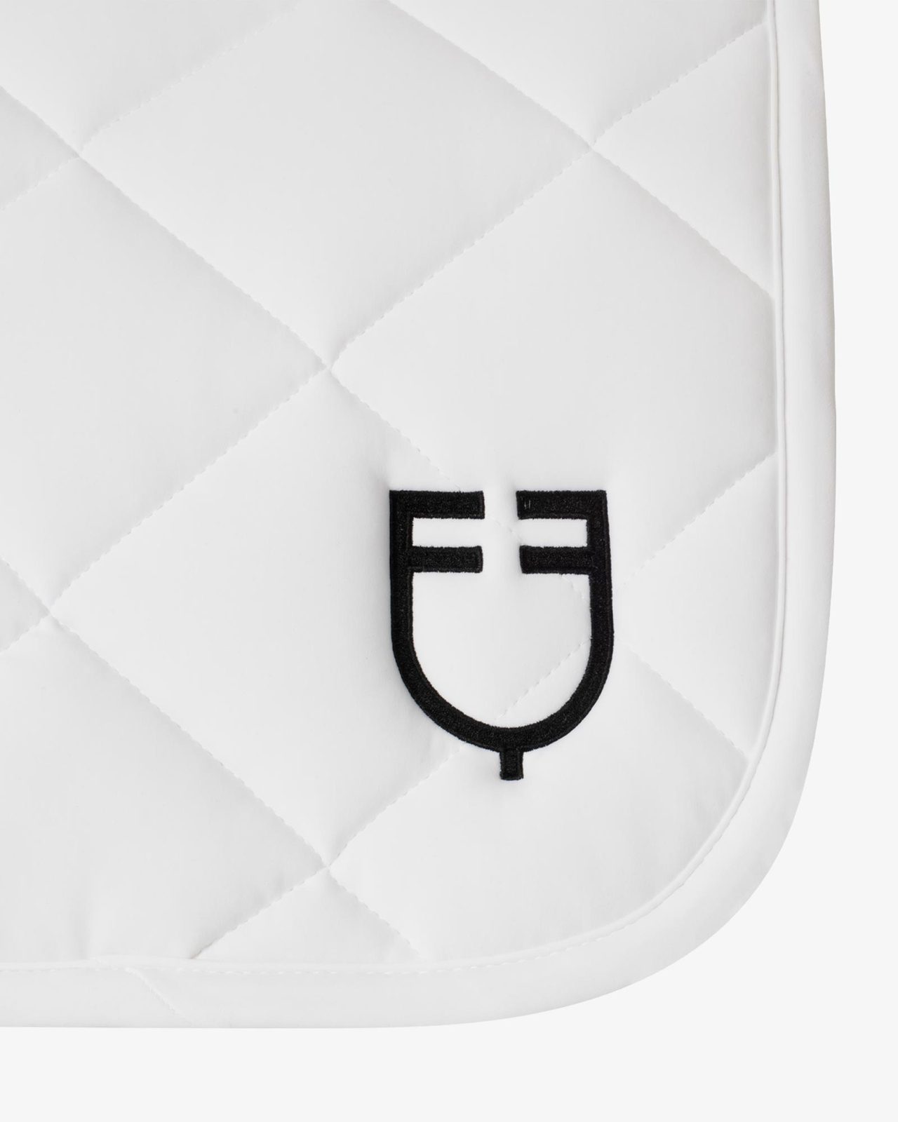 Dressage saddle pad with diamond quilting