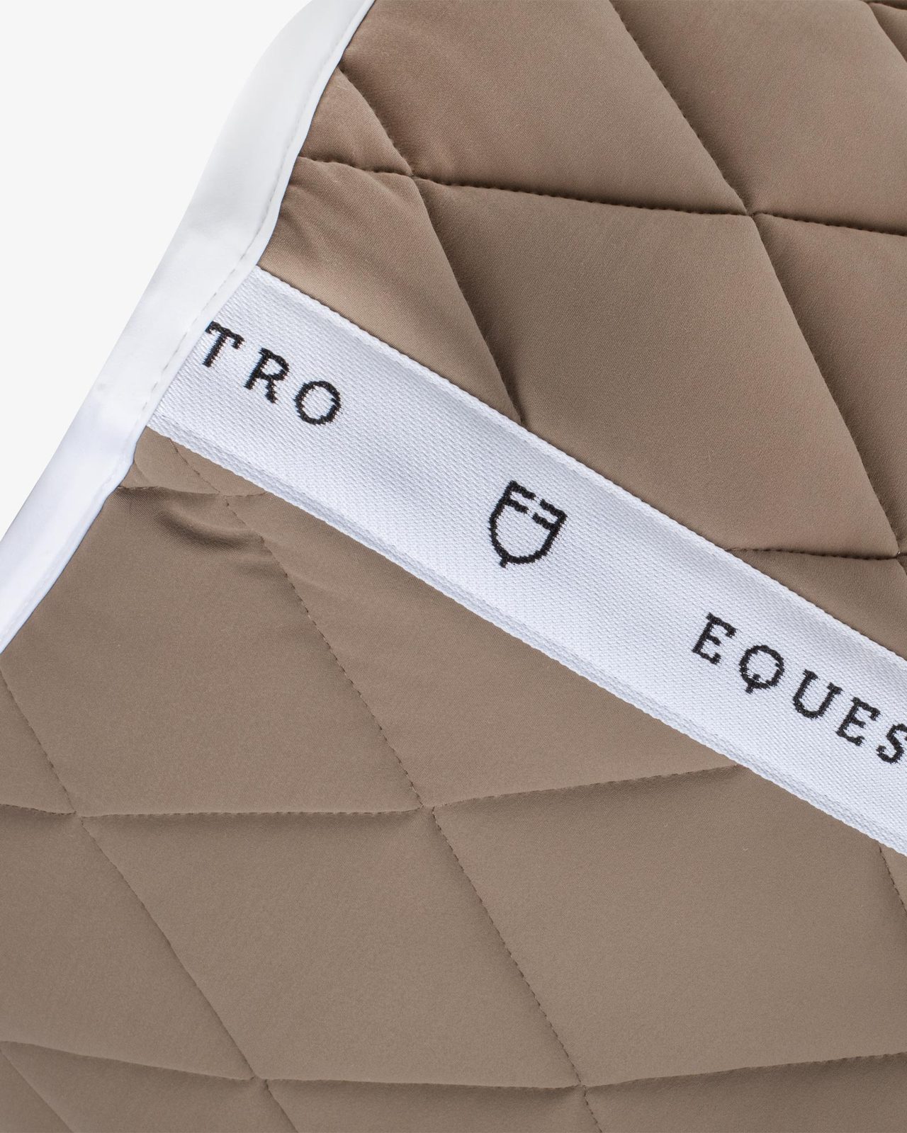 Dressage saddle pad with diamond quilting